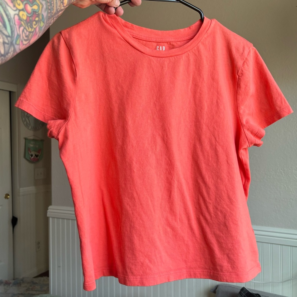 Cute new pink GAP corral tshirt size medium